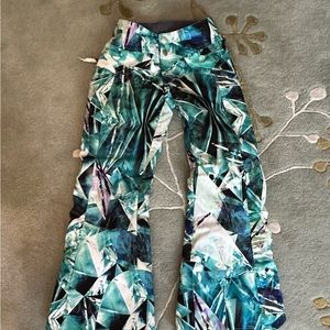 Obermeyer ski pants for kids/girls.  Size xs = 6-7 year old